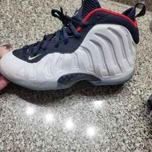 Authentic Like new 4y foamposite